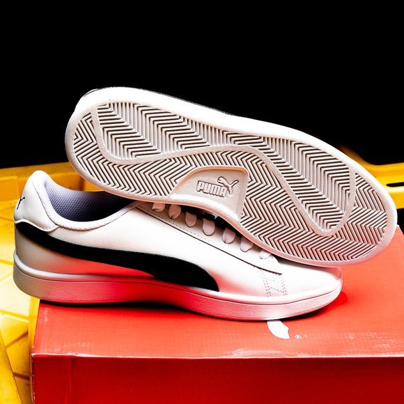 PUMA White Smash V2 Men'sLeather‎ Sneakers - Picture 1 of 5